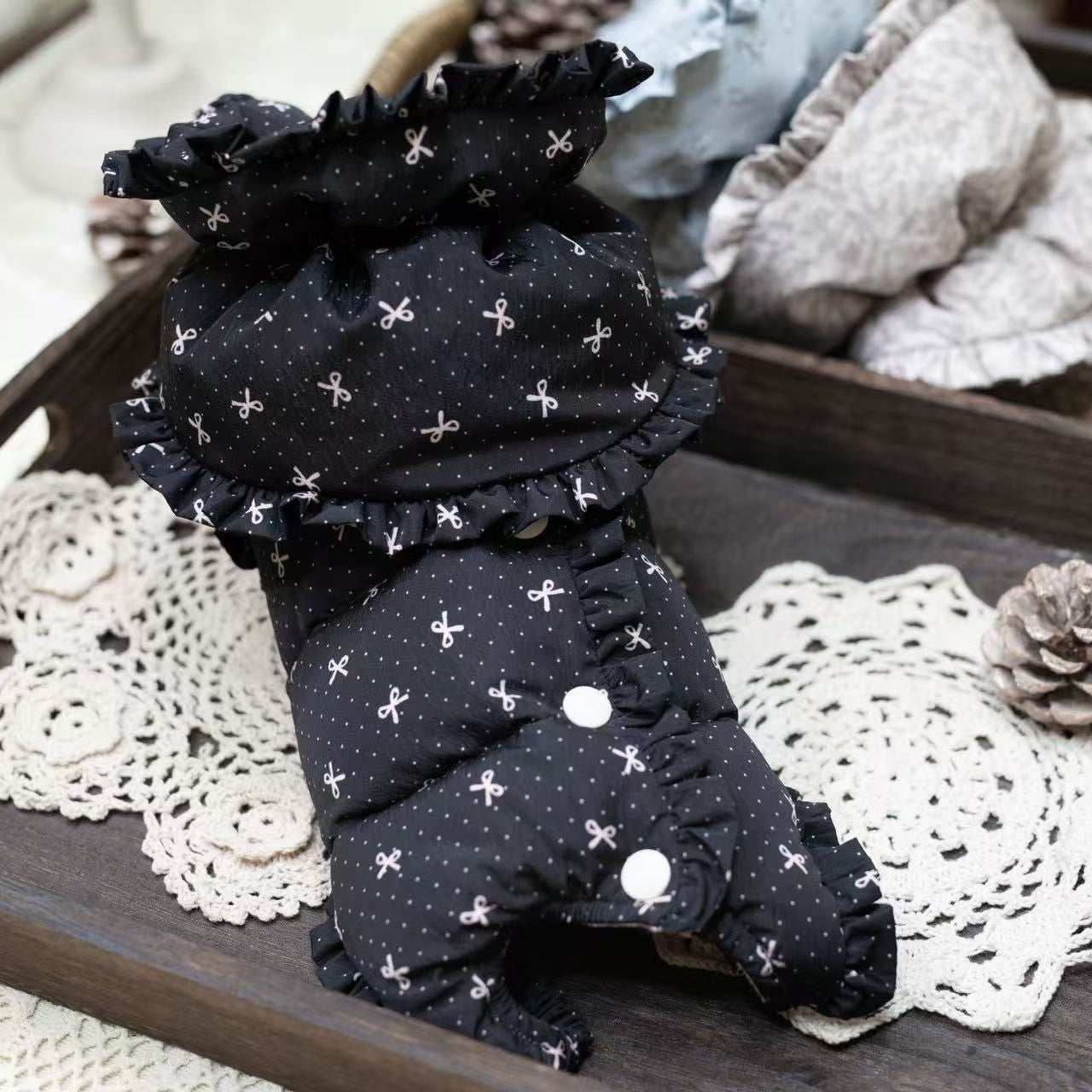 女の子用 吊り足ダウンロンパース｜3WAYネックウォーマー付き フリル花