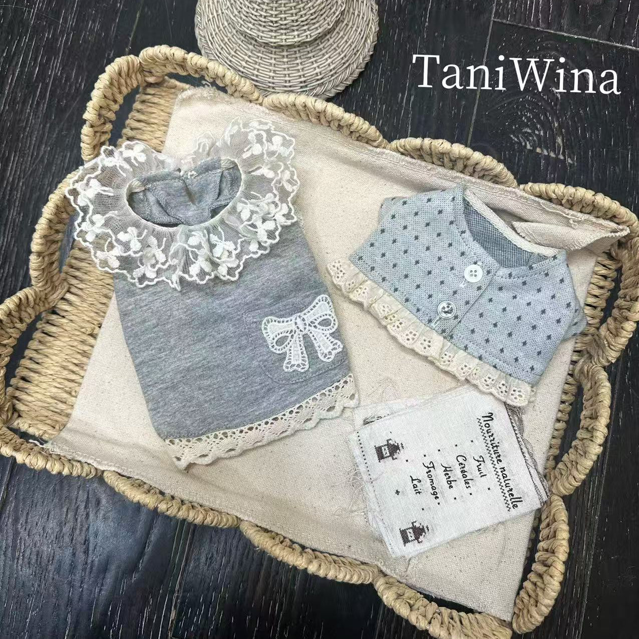 TaniWina Sweet Lace Button Shoulder Cape